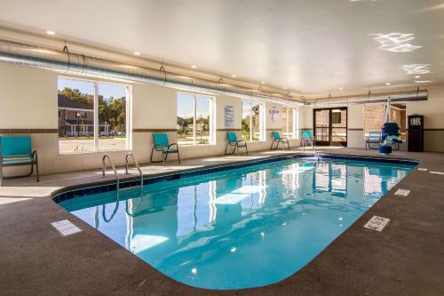 Imagen de la habitación del Hotel Comfort Suites, Brunswick. Foto 8
