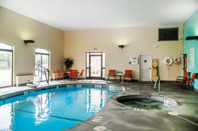 Imagen de la piscina del Hotel Comfort Suites, Buffalo. Foto 12