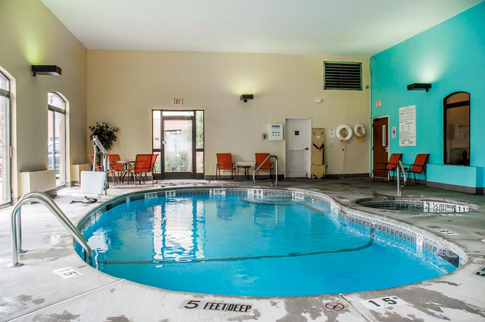 Imagen de la piscina del Hotel Comfort Suites, Buffalo. Foto 13