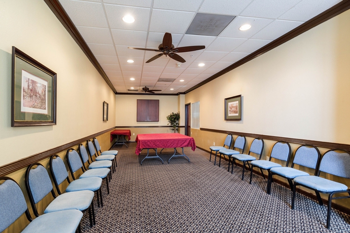 Imagen de los interiores del Hotel Comfort Suites Bush Intercontinental Airport. Foto 13