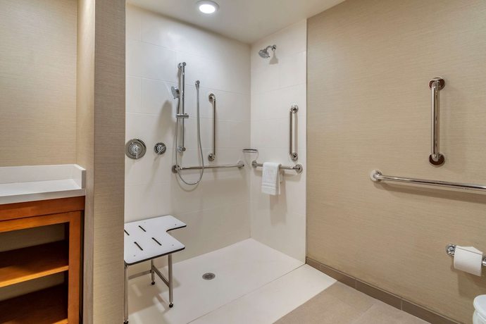 Imagen de la habitación del Hotel Comfort Suites Camp Hill-Harrisburg West. Foto 10