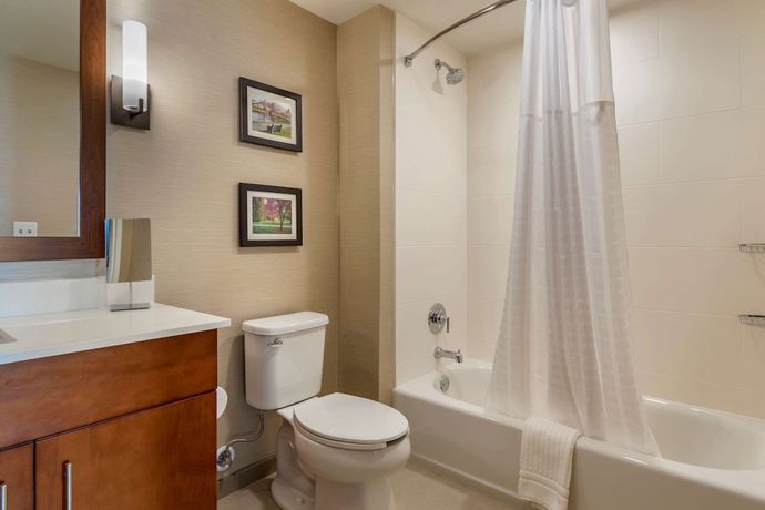 Imagen de la habitación del Hotel Comfort Suites Camp Hill-Harrisburg West. Foto 11