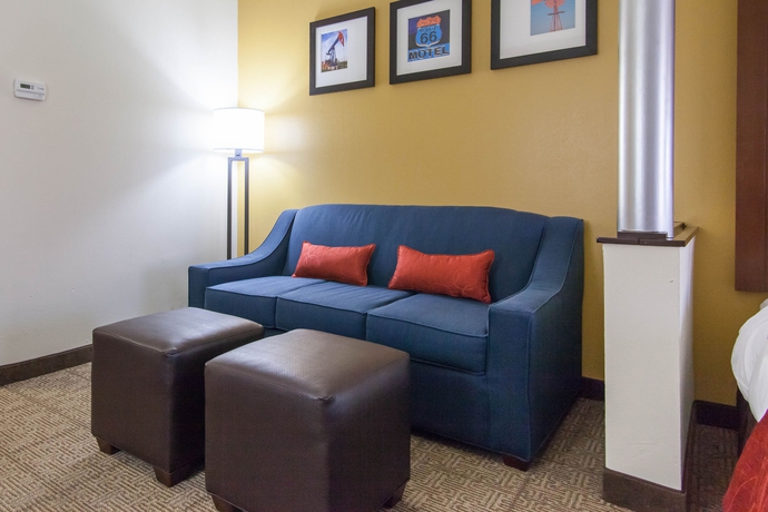 Imagen de los interiores del Hotel Comfort Suites Central/i-44. Foto 13