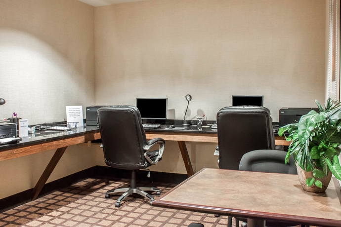 Imagen de los interiores del Hotel Comfort Suites Charleston West Ashley. Foto 11