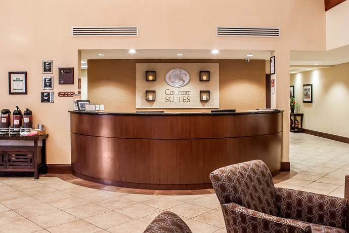 Imagen de los interiores del Hotel Comfort Suites Charleston West Ashley. Foto 14