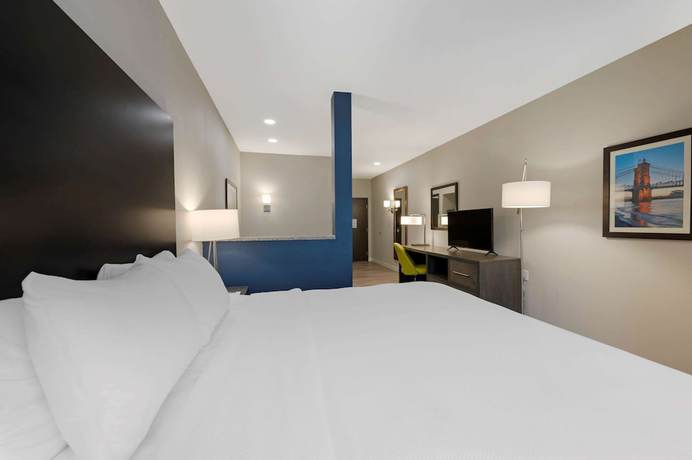 Imagen de la habitación del Hotel Comfort Suites Cincinnati University - Downtown. Foto 2