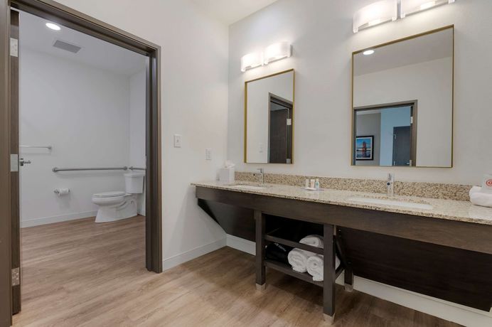Imagen de la habitación del Hotel Comfort Suites Cincinnati University - Downtown. Foto 16
