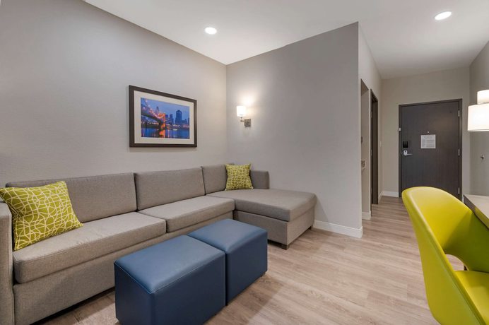 Imagen de la habitación del Hotel Comfort Suites Cincinnati University - Downtown. Foto 17