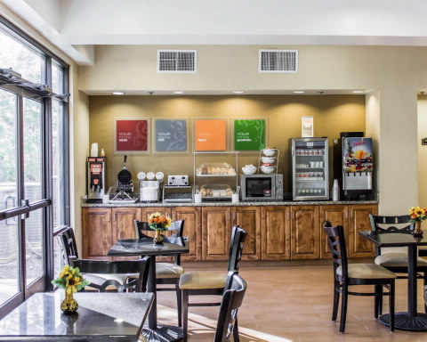 Imagen del bar/restaurante del Hotel Comfort Suites Clayton - Garner. Foto 5