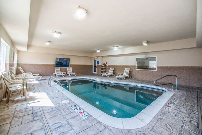 Imagen de la piscina del Hotel Comfort Suites Columbia - University Area. Foto 15