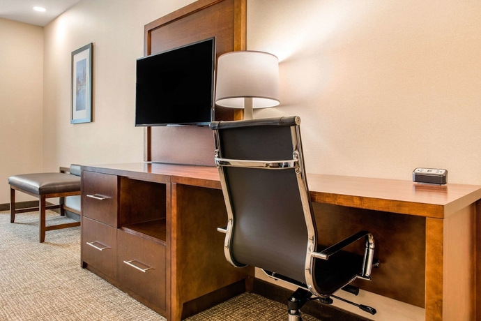 Imagen de la habitación del Hotel Comfort Suites Columbus Airport. Foto 9