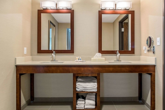 Imagen de la habitación del Hotel Comfort Suites Columbus Airport. Foto 13