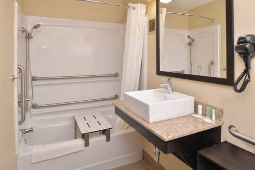 Imagen de la habitación del Hotel Comfort Suites Columbus. Foto 6