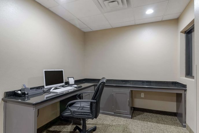 Imagen de los interiores del Hotel Comfort Suites Columbus State University Area. Foto 16