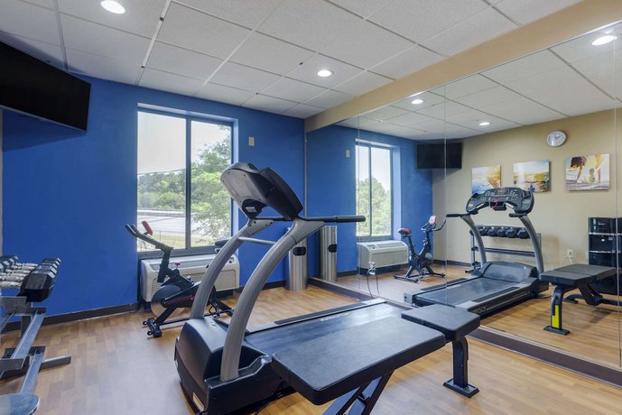 Imagen de los interiores del Hotel Comfort Suites Columbus State University Area. Foto 18