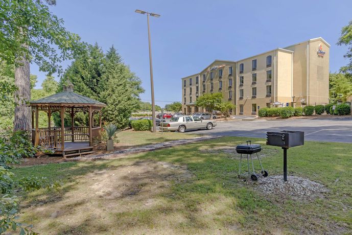 Imagen de los interiores del Hotel Comfort Suites Columbus State University Area. Foto 19