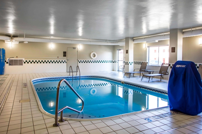 Imagen de la piscina del Hotel Comfort Suites Columbus West - Hilliard. Foto 14