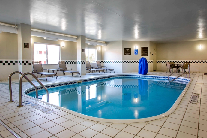 Imagen de la piscina del Hotel Comfort Suites Columbus West - Hilliard. Foto 15