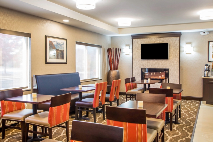 Imagen del bar/restaurante del Hotel Comfort Suites Columbus West - Hilliard. Foto 2