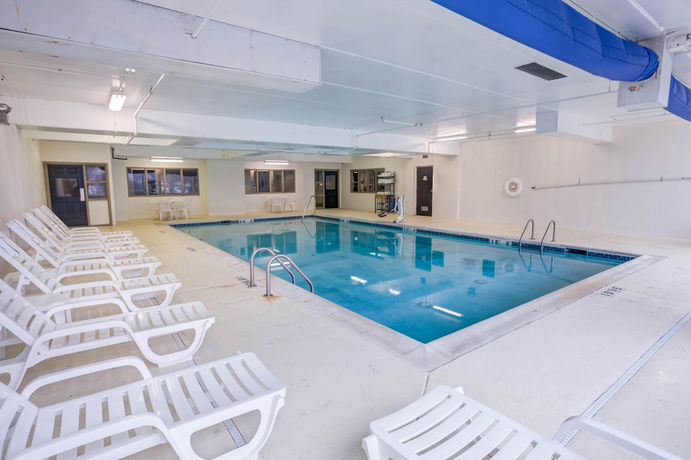 Imagen de la piscina del Hotel Comfort Suites Concord Mills. Foto 16