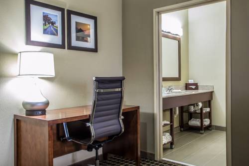 Imagen de la habitación del Hotel Comfort Suites Delavan - Lake Geneva Area. Foto 5