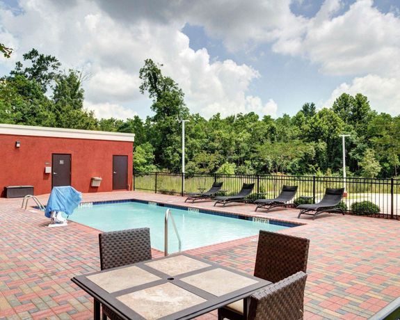 Imagen de la piscina del Hotel Comfort Suites Denham Springs, Denham Springs. Foto 20