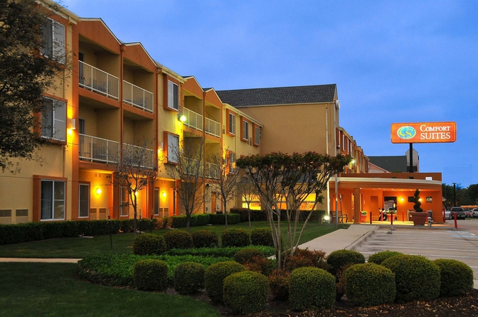 Imagen de los exteriores del Hotel Comfort Suites Dfw Airport. Foto 6