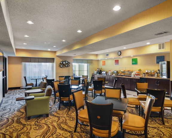 Imagen del bar/restaurante del Hotel Comfort Suites Dfw Airport. Foto 2
