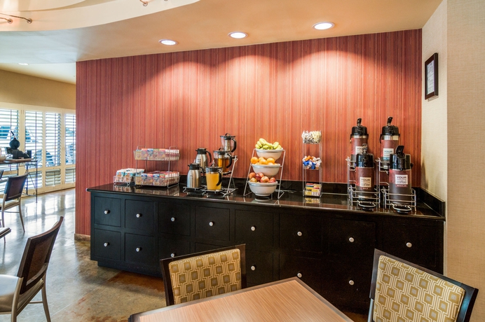 Imagen del bar/restaurante del Hotel Comfort Suites Dfw North/grapevine. Foto 2