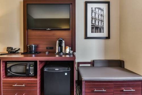 Imagen de la habitación del Hotel Comfort Suites Downtown Windsor. Foto 4