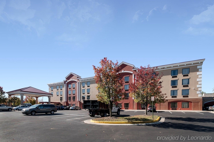 Imagen de los exteriores del Hotel Comfort Suites Dulles Airport. Foto 10