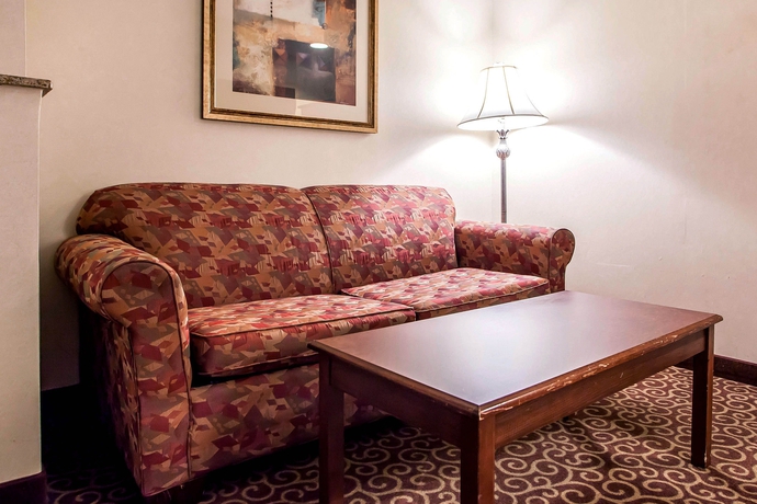 Imagen de los interiores del Hotel Comfort Suites East Brunswick - South River. Foto 8