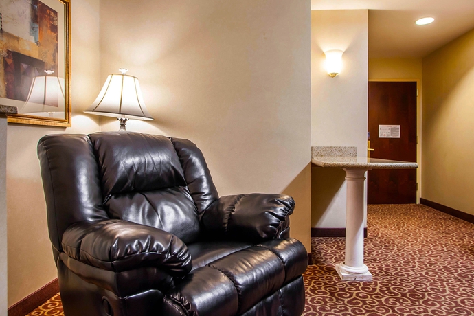 Imagen de los interiores del Hotel Comfort Suites East Brunswick - South River. Foto 9