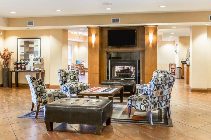 Imagen de los interiores del Hotel Comfort Suites East. Foto 12