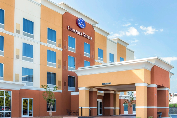Imagen de los exteriores del Hotel Comfort Suites East. Foto 11