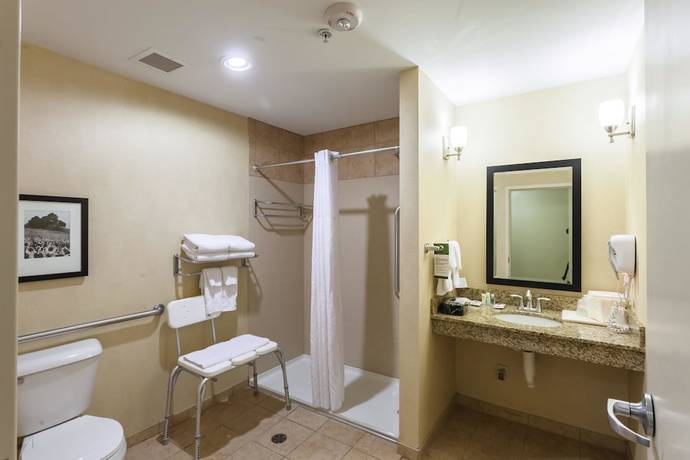 Imagen de la habitación del Hotel Comfort Suites East Lincoln - Mall Area. Foto 13