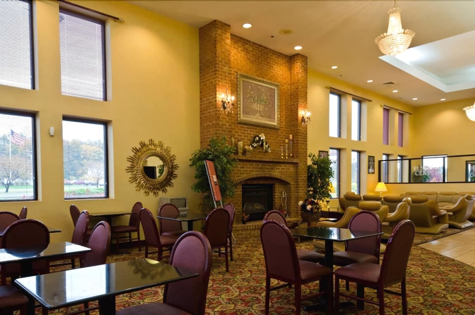 Imagen de los interiores del Hotel Comfort Suites, Edgewood Hill. Foto 19