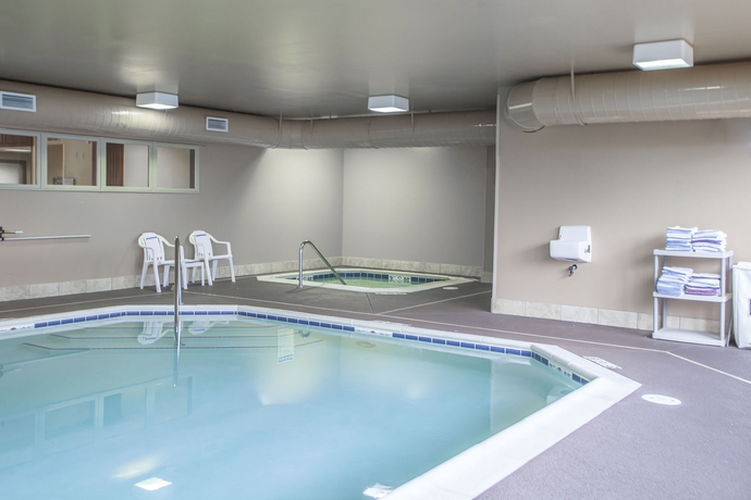 Imagen de la piscina del Hotel Comfort Suites Elgin. Foto 6