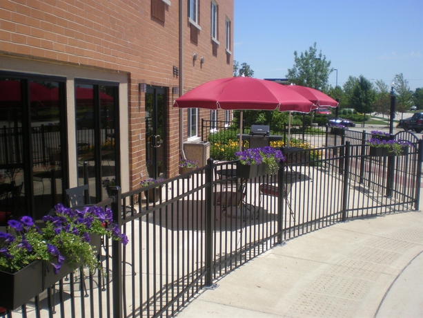 Imagen de los exteriores del Hotel Comfort Suites Elgin. Foto 2