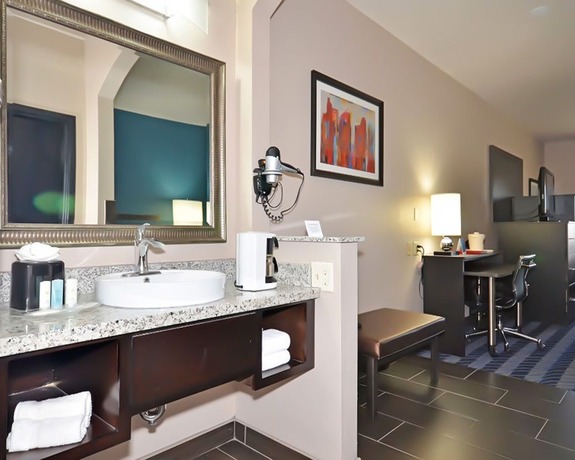 Imagen de la habitación del Hotel Comfort Suites Fairgrounds West. Foto 5