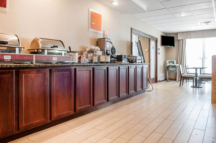 Imagen del bar/restaurante del Hotel Comfort Suites Farmington. Foto 4