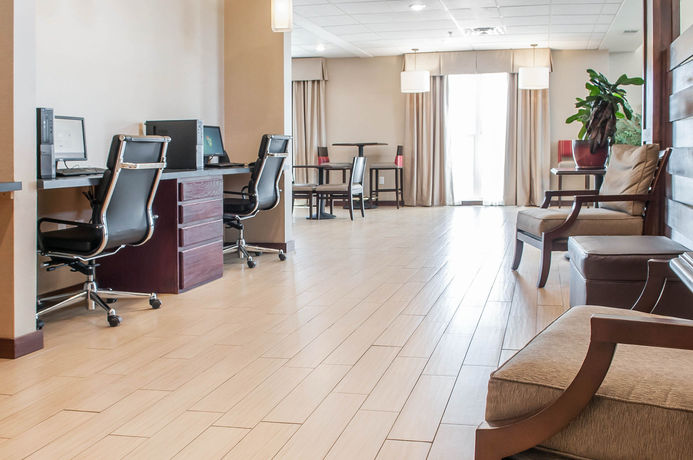 Imagen de los interiores del Hotel Comfort Suites Farmington. Foto 16