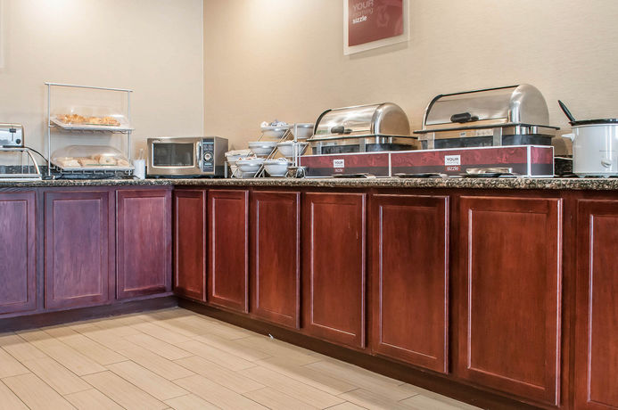 Imagen del bar/restaurante del Hotel Comfort Suites Farmington. Foto 6