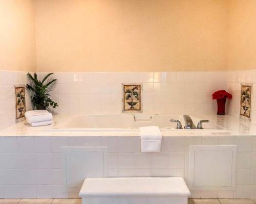 Imagen de la habitación del Hotel Comfort Suites Findlay I-75. Foto 2