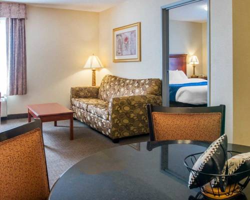 Imagen de la habitación del Hotel Comfort Suites Findlay I-75. Foto 10