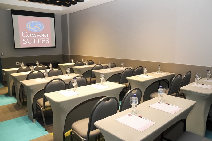 Imagen de los interiores del Hotel Comfort Suites Flamboyant. Foto 4