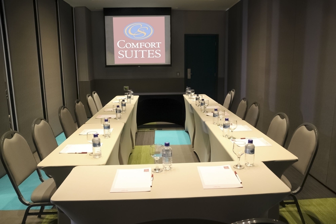 Imagen de los interiores del Hotel Comfort Suites Flamboyant. Foto 5