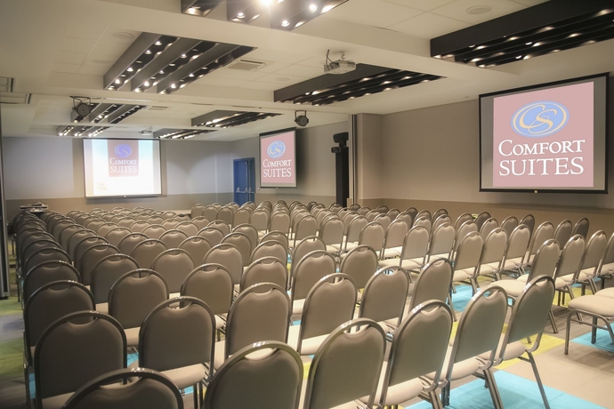 Imagen de los interiores del Hotel Comfort Suites Flamboyant. Foto 6