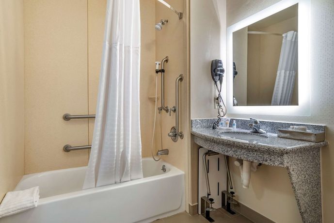 Imagen de la habitación del Hotel Comfort Suites Flowood - Jackson Airport. Foto 16