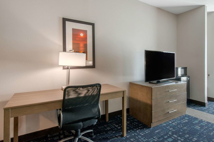 Imagen de la habitación del Hotel Comfort Suites Fort Lauderdale Airport and Cruise Port. Foto 9
